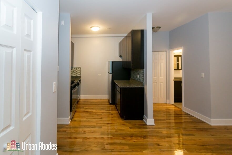 Building Photo - 4847 N Damen Ave