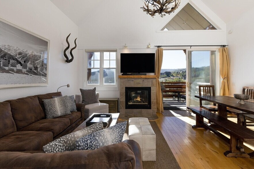 Building Photo - 7 Saddle Ridge Rd