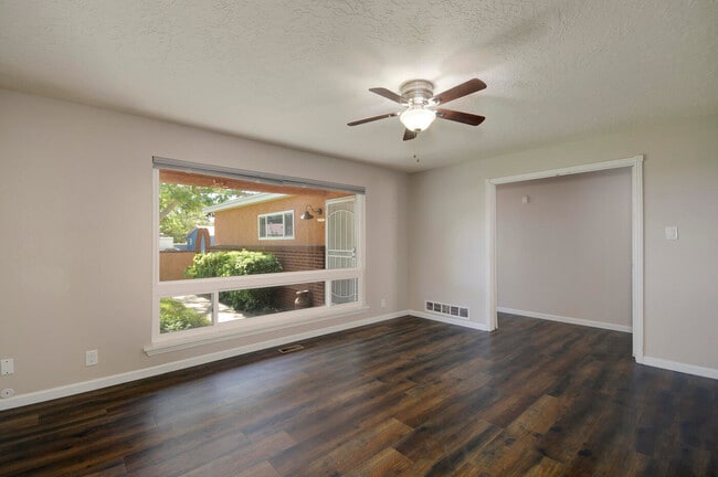 Building Photo - 1316 Espejo St NE