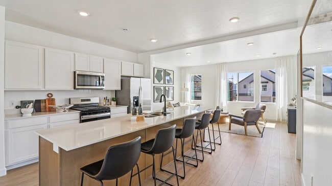 Building Photo - 513 E Levengrove Dr