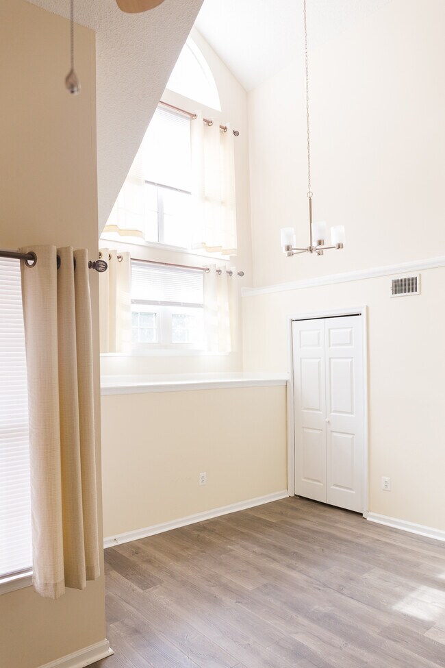 Building Photo - 14049 Vista Drive