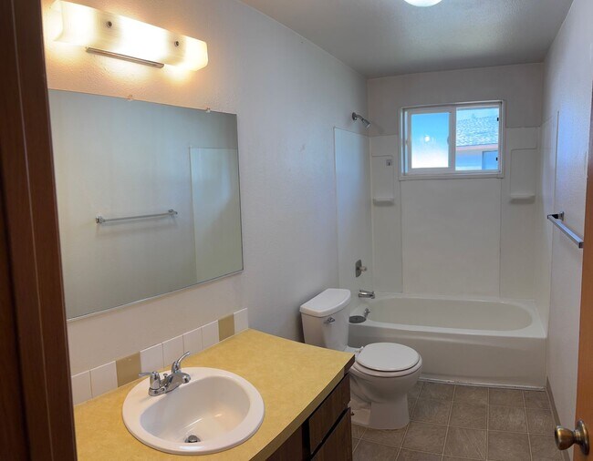 Building Photo - 1347
