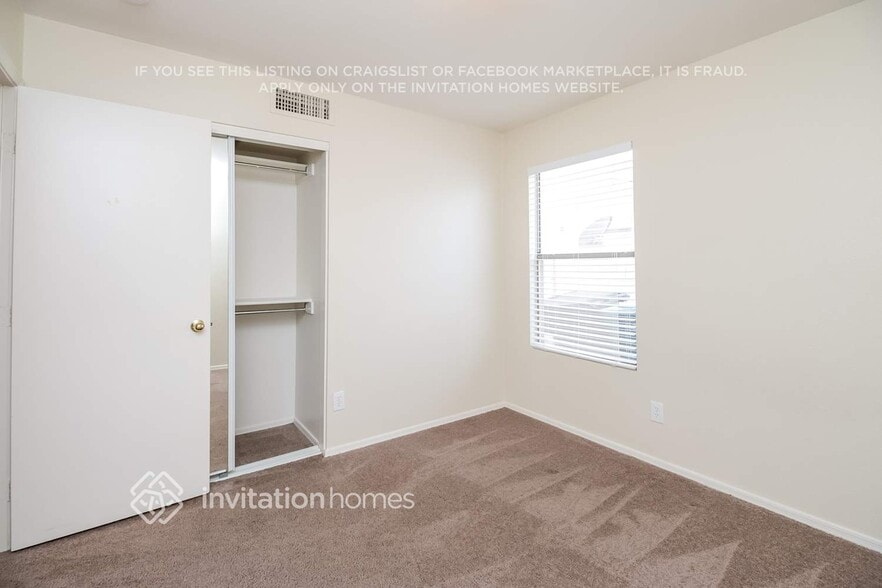 Building Photo - 2304 E Pinto Dr