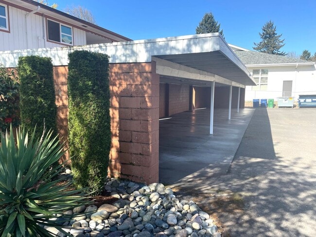 Building Photo - 400 W McLoughlin Blvd