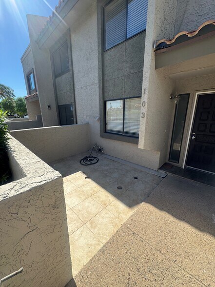 Patio - 2615 N Hayden Rd