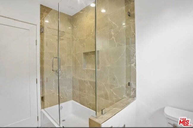 Building Photo - 7406 W 82nd St