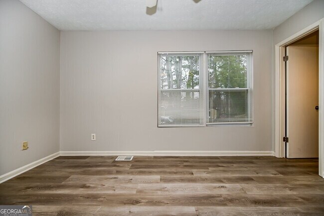 Building Photo - 6183 Fieldcrest Dr