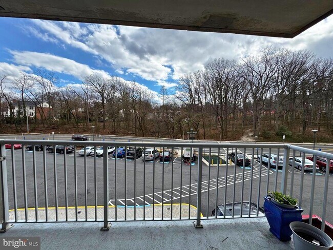 Building Photo - 2500 N Van Dorn St