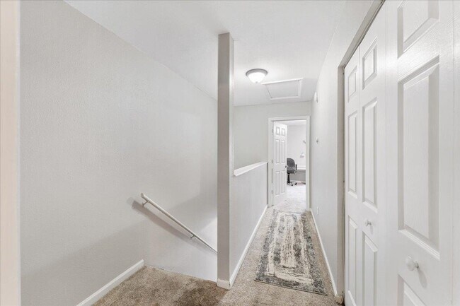 Building Photo - 2224 Timberwood Cir N