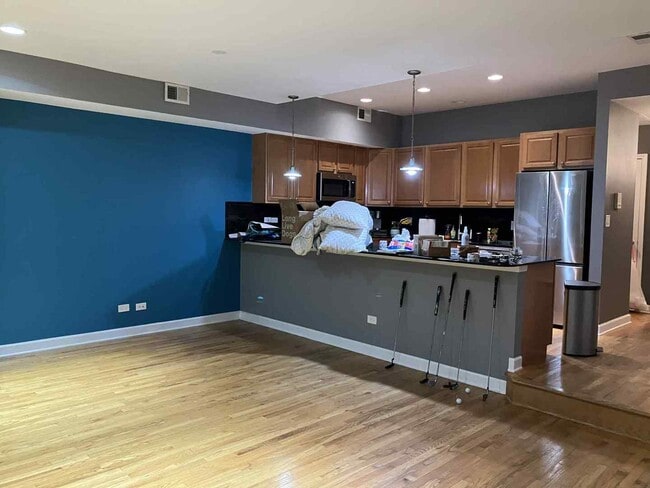 Building Photo - 612 S Western Ave