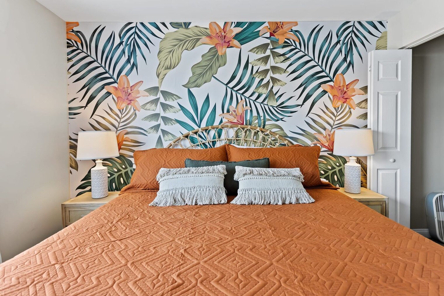 Building Photo - 131 N Vermont Ave