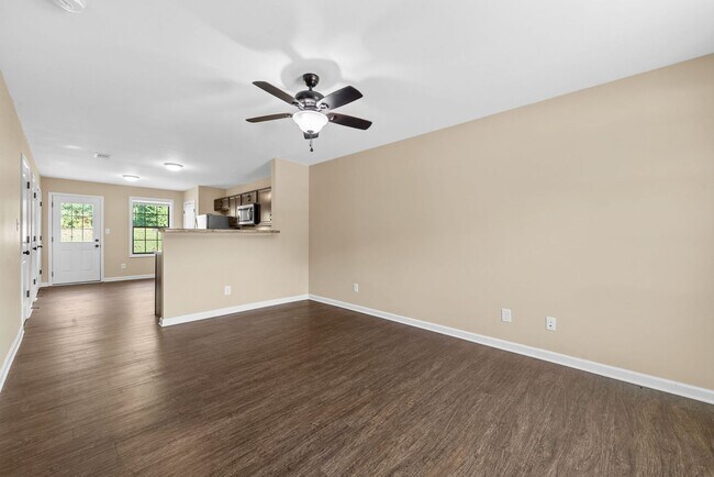 Building Photo - 161 Center Pointe Dr