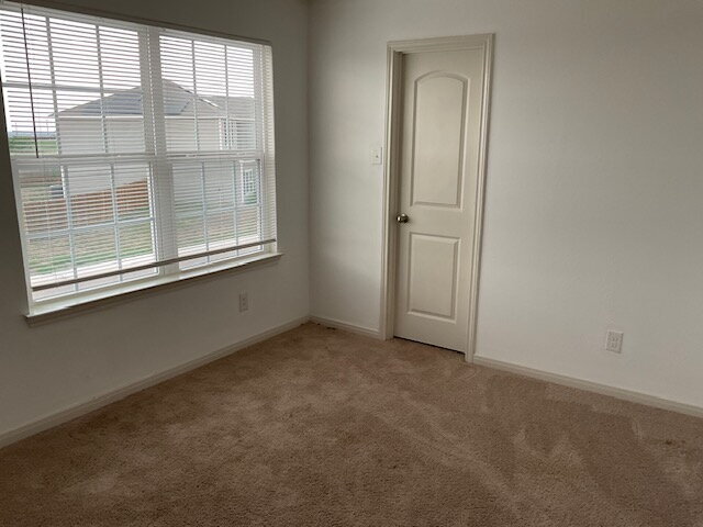 Building Photo - 5 Bedroom Available Now!