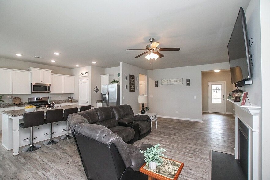 Building Photo - 203 Princeton Dr