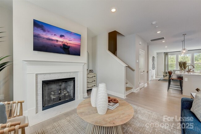 Building Photo - 411 Jetton St