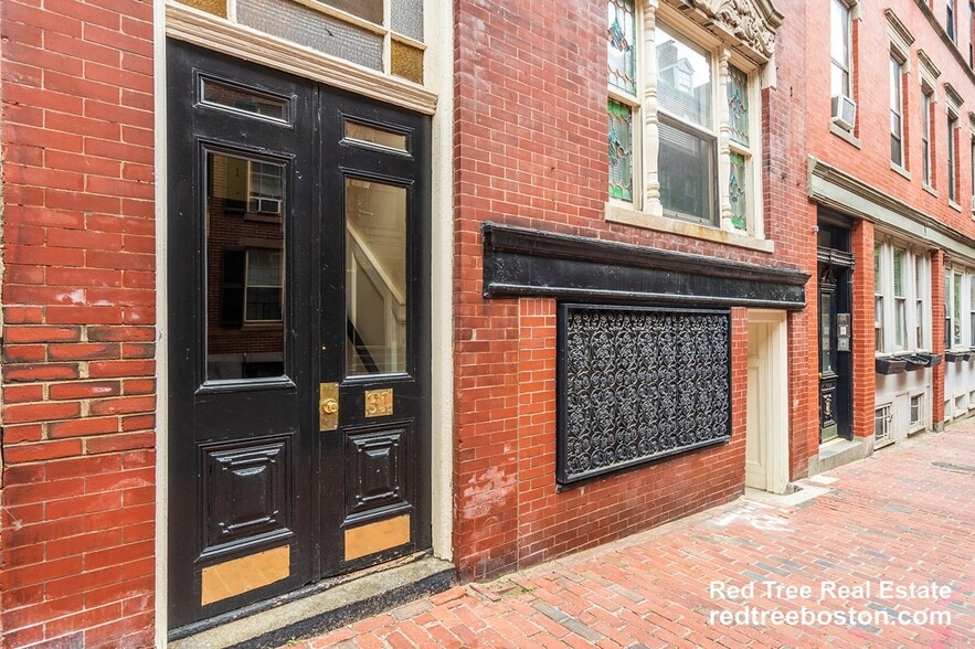 Building Photo - 31 Temple St