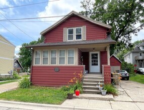 Building Photo - 1323 St James Ct