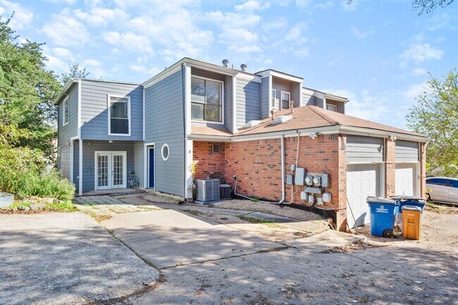 Building Photo - 6726 Lancret Hill Dr