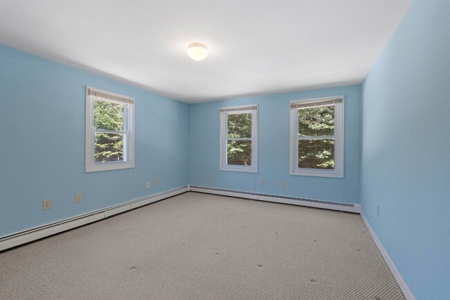 Building Photo - 36 Lark St