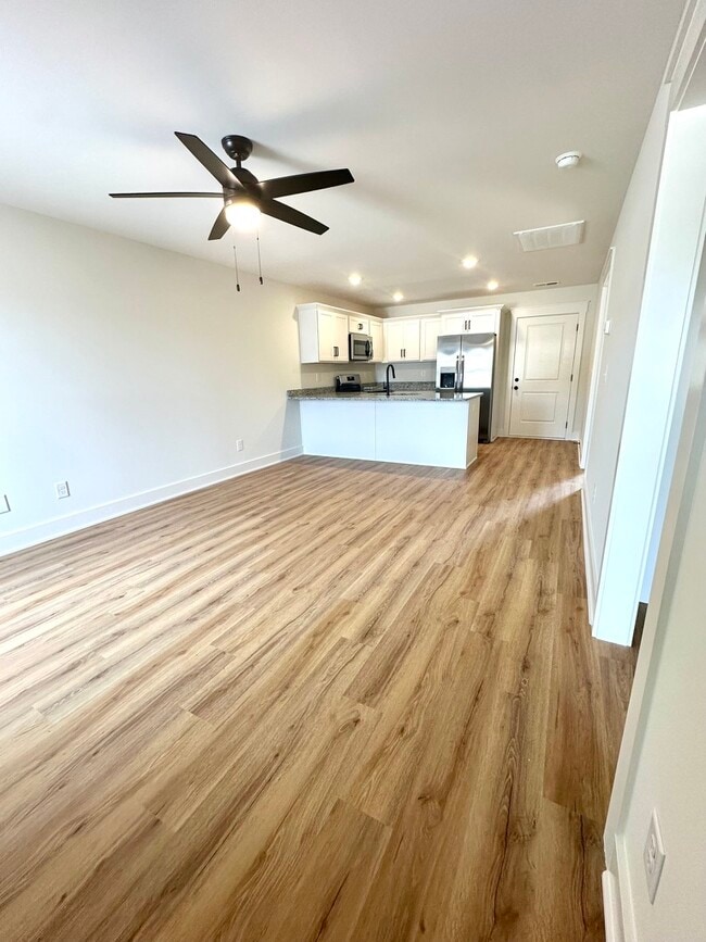 Building Photo - 343 Woods Rd