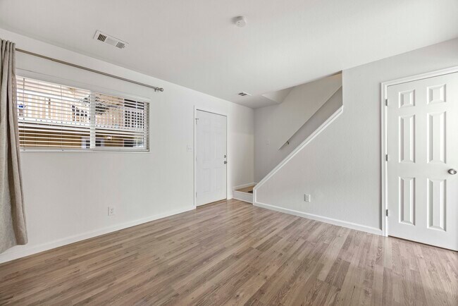 Building Photo - 1615 Cottonwood Dr