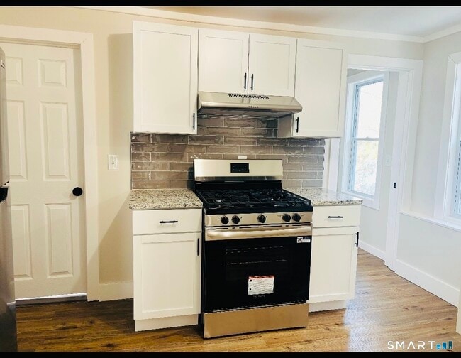 Building Photo - 107 E Pearl St