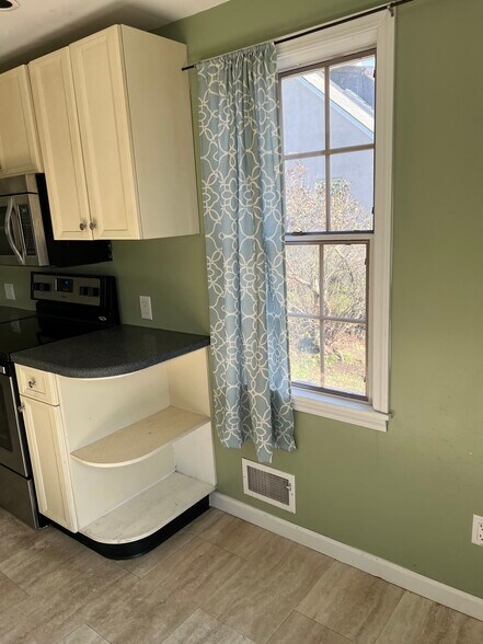 Building Photo - 748 Grant St