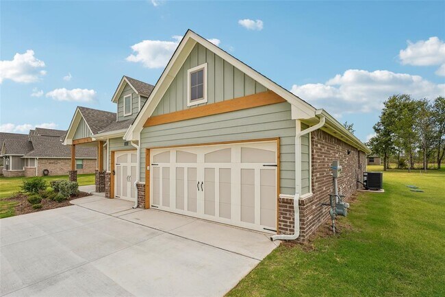 Building Photo - 12401 Samara Dr