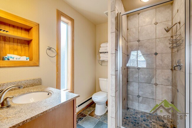 Building Photo - Furnished Pet Friendly Summer Rental