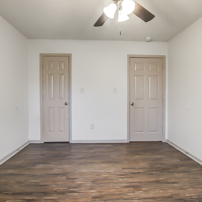 Building Photo - 3BR/1.0BA Single Family - Seagoville
