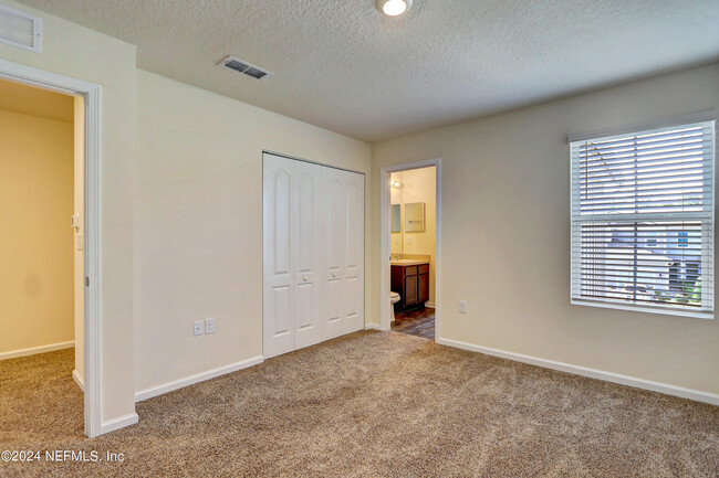 Building Photo - 335 Aralia Ln