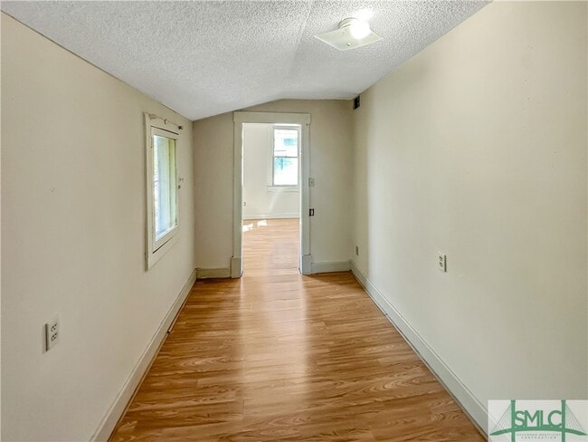 Building Photo - 909 Harmon St