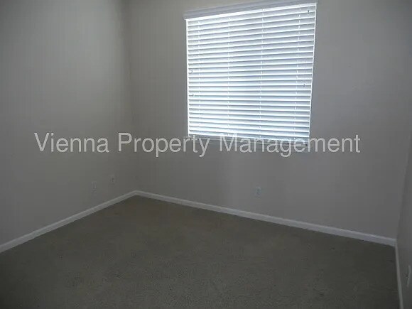 Building Photo - 6768 Maple Creek Dr