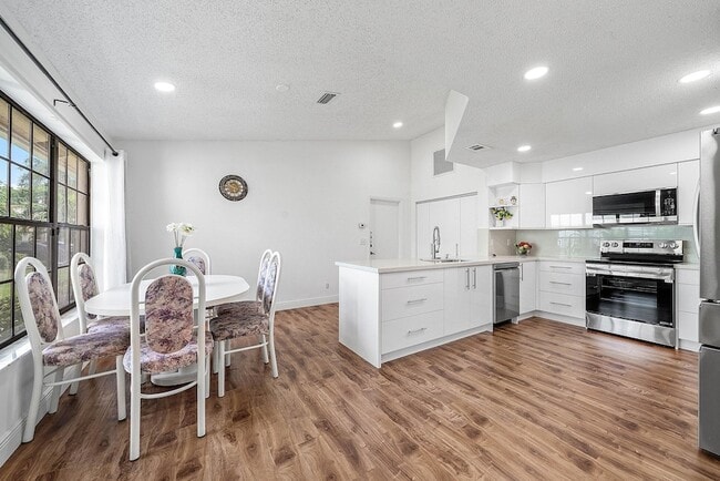 Building Photo - 4830 Brighton Lakes Blvd