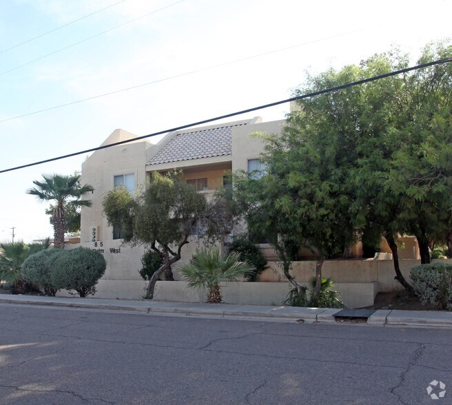 Building Photo - Welcome to your next home at 1835 N 51st S...