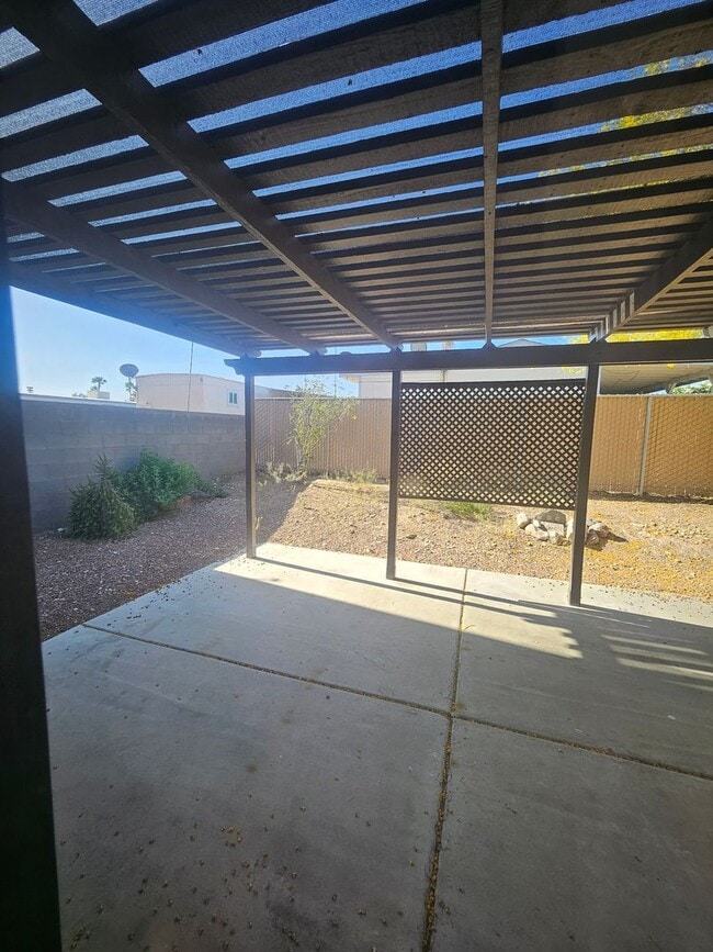 Building Photo - 3 Bedroom Home in Holiday Shores