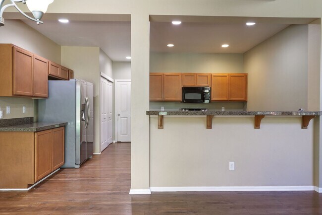 Building Photo - 1094 Ebbets Dr