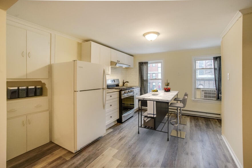 Building Photo - 219 Washington St