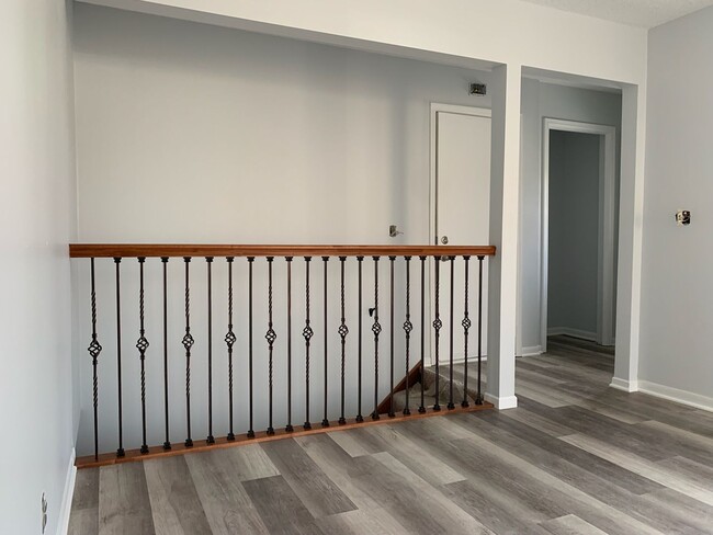 Building Photo - Large Single Family House in Oakdale!! DON'T MISS!!