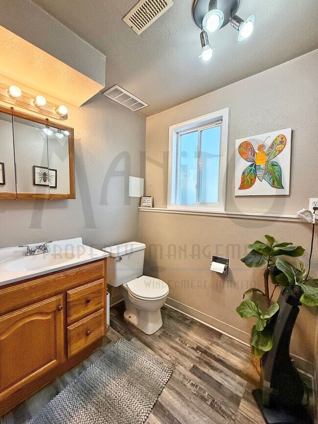 Building Photo - Beautiful South Hill Home