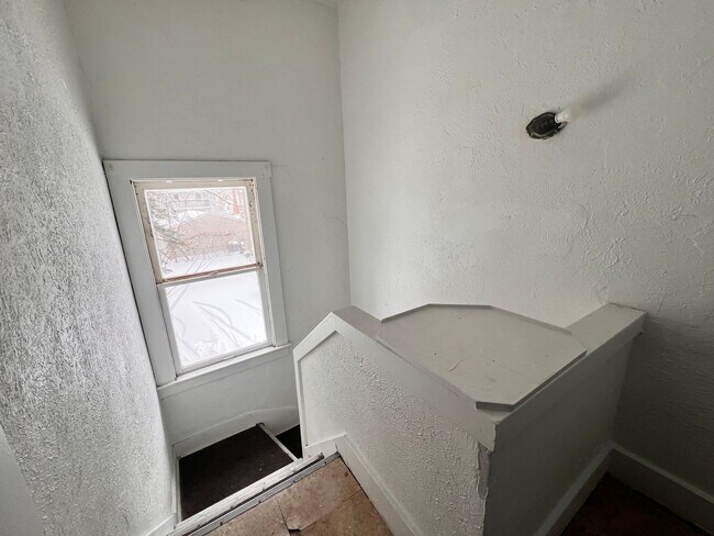 Building Photo - 1947 Sussex Pl