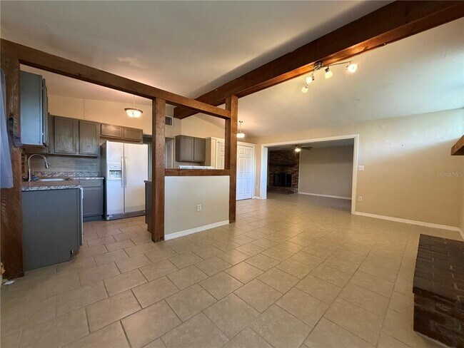 Building Photo - 904 Hill St