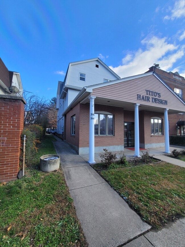 Building Photo - 544 Franklin Ave