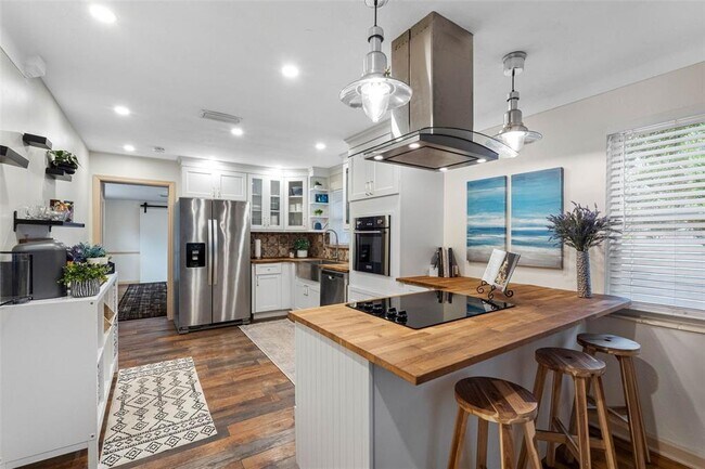 Building Photo - 2201 Park St N