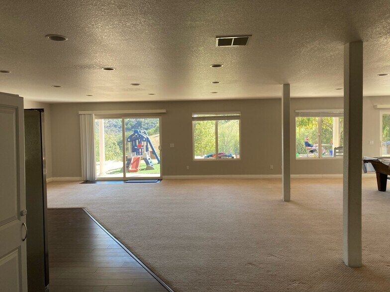 Building Photo - 11112 Calgary Way