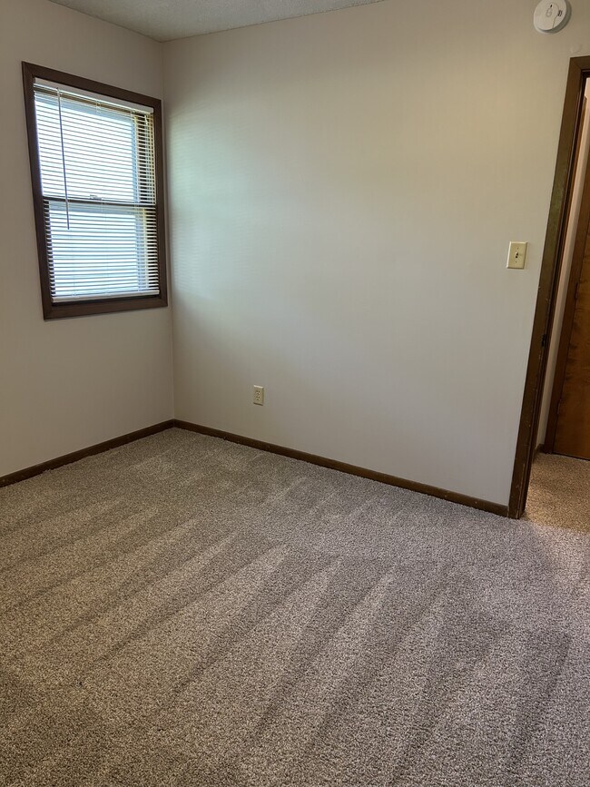 Building Photo - 2305 Maple Blvd