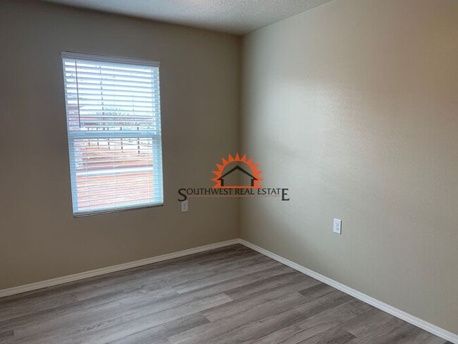 Building Photo - Modern 3 bedroom 2 bath apartment