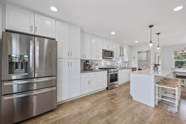 Building Photo - Charming 3 Bedroom, 2 Bath Craftsman Home ...