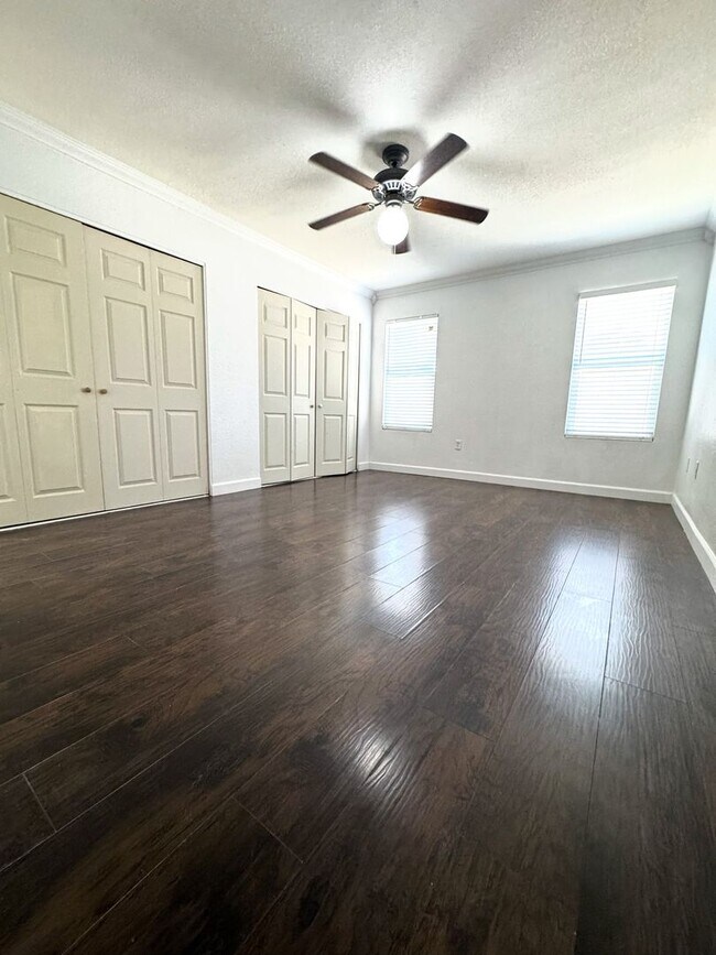 Building Photo - 3 BEDROOM WITH FIREPLACE AND LVP PLANK FLO...