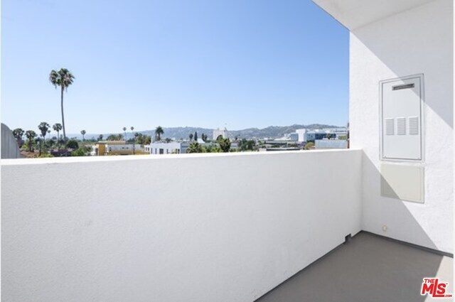 Building Photo - 807 N Hudson Ave